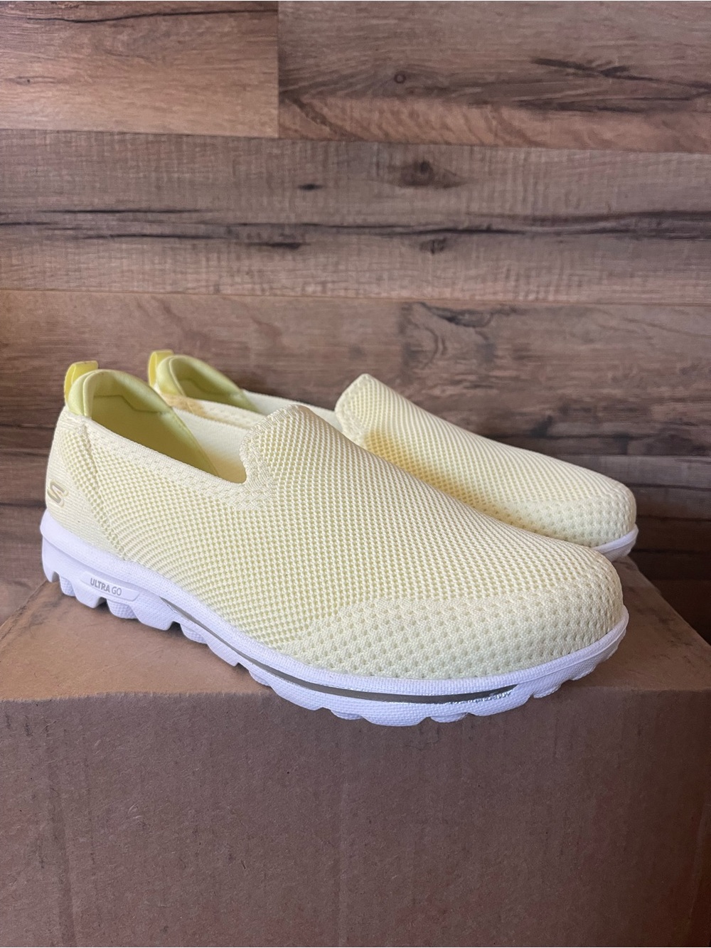 Skechers Ultra Go Women's Slip-On Fashion Sneakers Size: 10